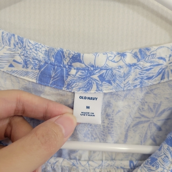 Old Navy Blue and White Floral Blouse - Picture 2 of 10